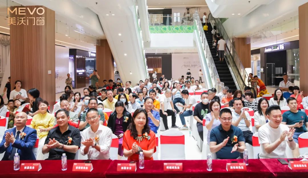 · 美沃門窗廈門旗艦店開業(yè)現(xiàn)場