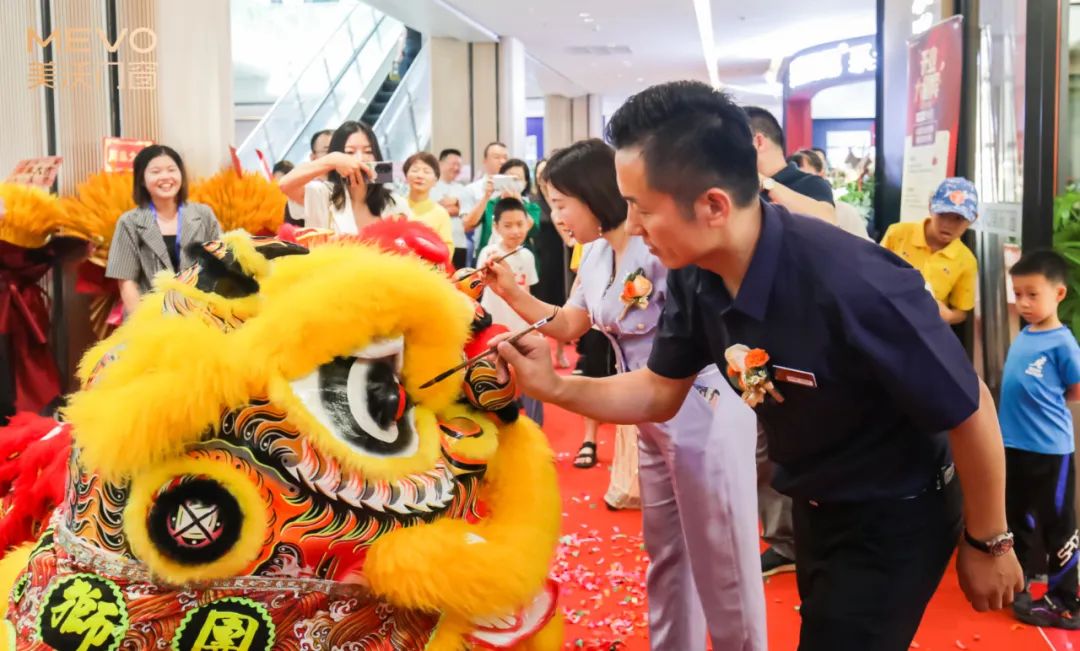 · 醒獅點(diǎn)睛儀式